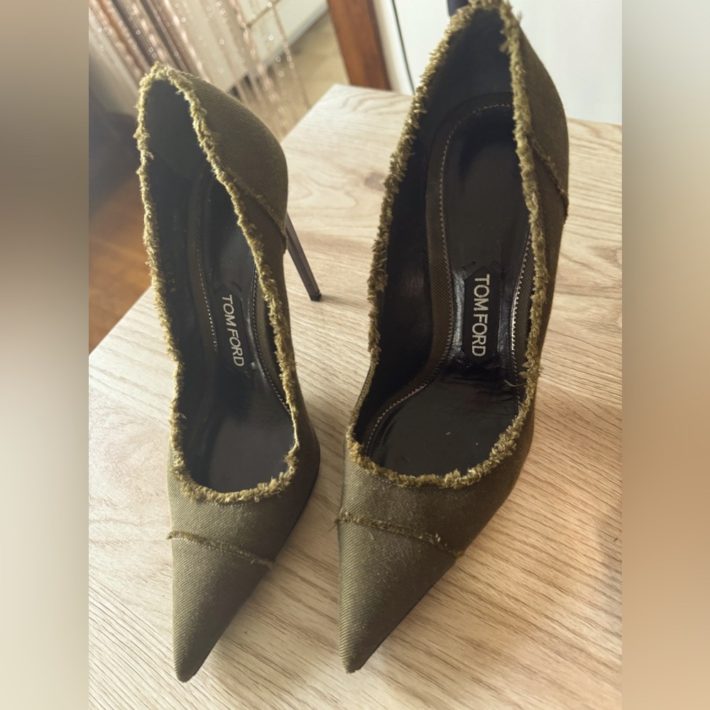 Tom Ford stiletto fabric